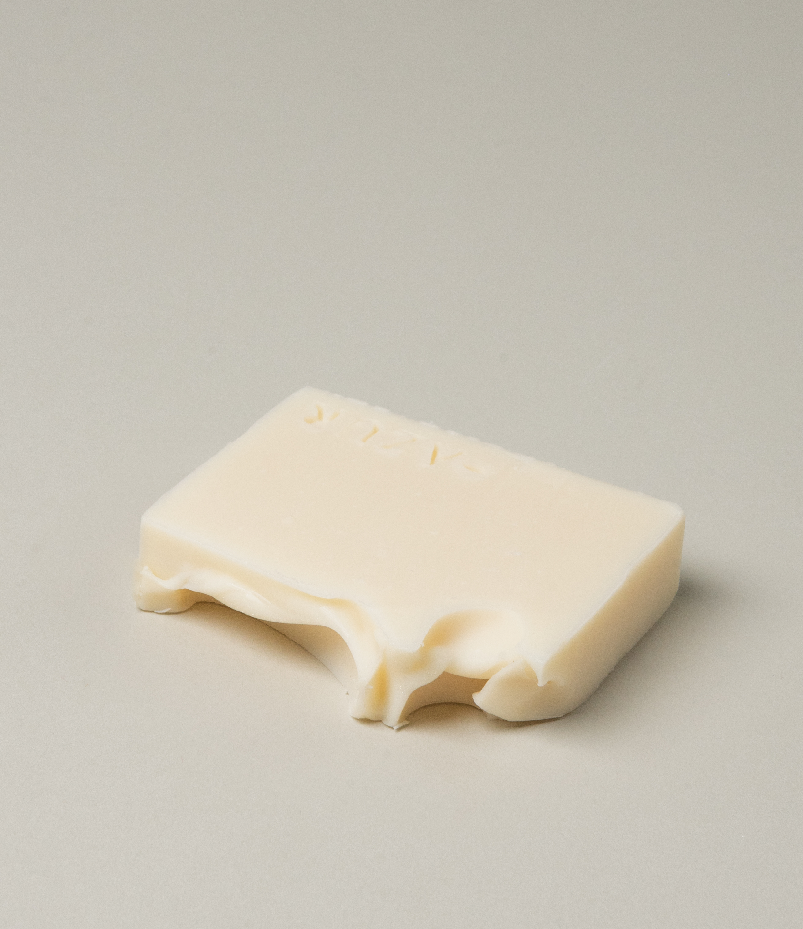 Sensitive Cleanser from Azur is a natural body and face soap. Perfect for purifying after a long day. It is suitable for the most sensitive skins as well. The bar has a light vanilla color.