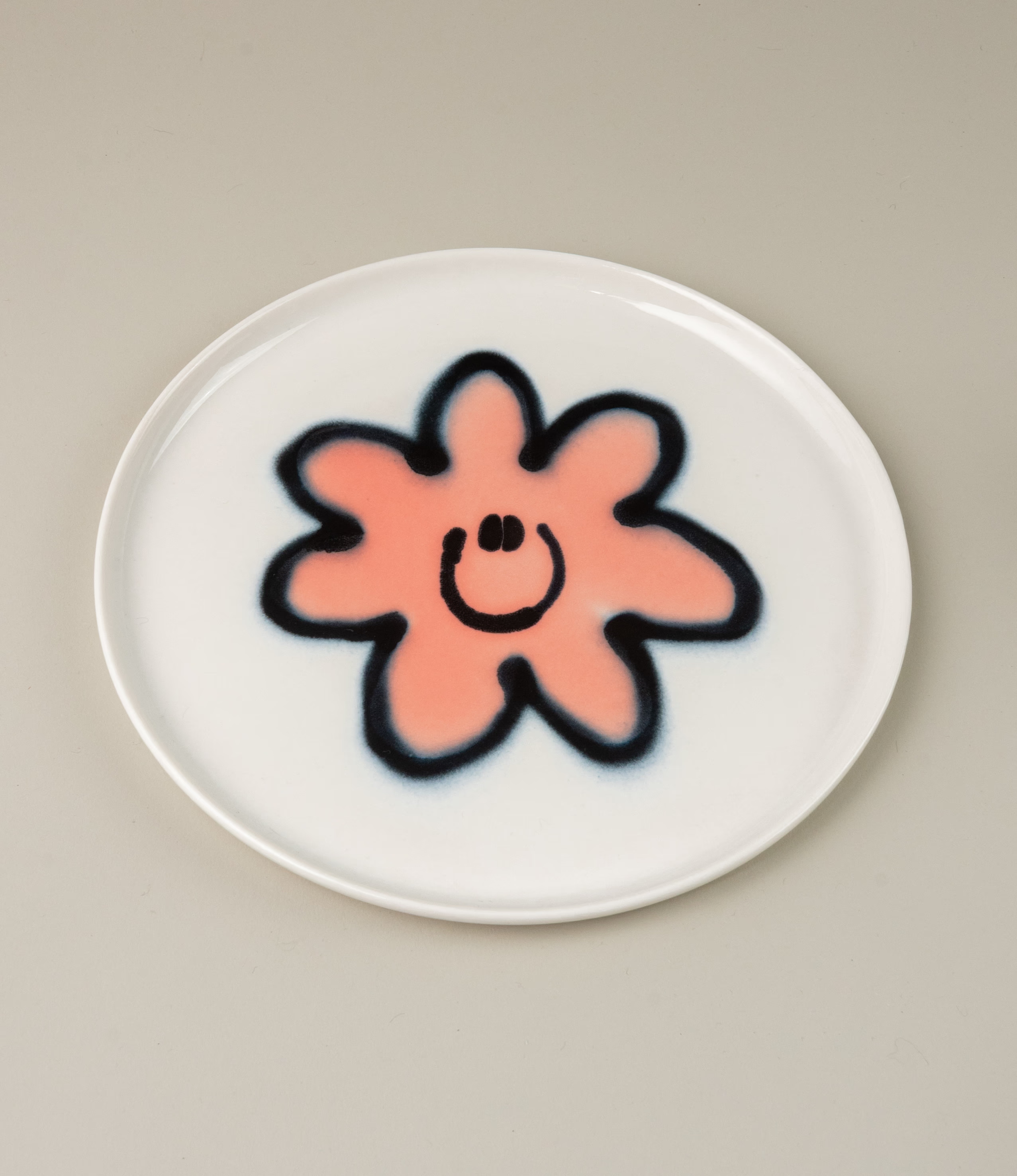 Frizbee Ceramics' Plate coming with the Peach Carne pattern on a white base.