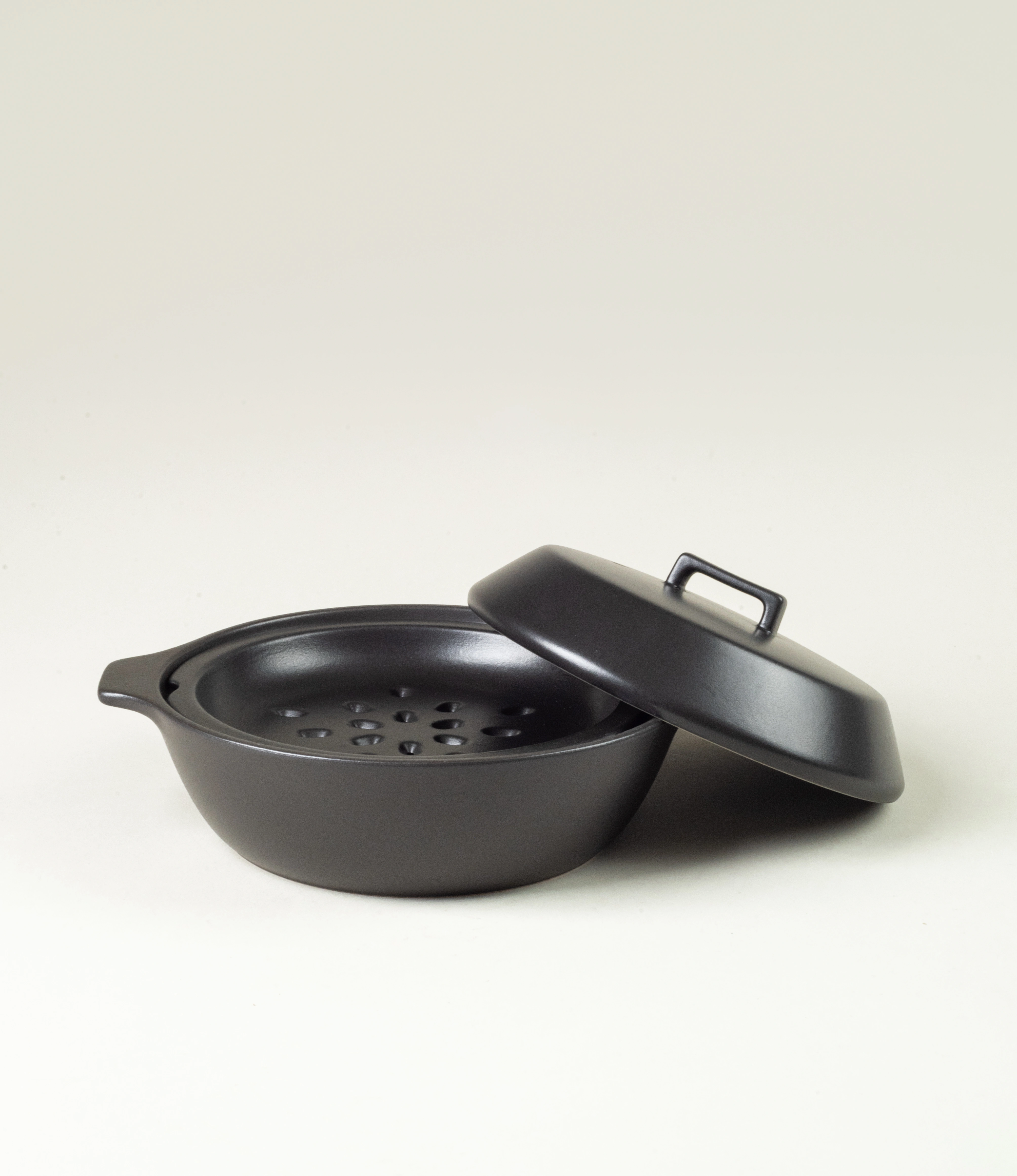Kakomi is a clay pot made to steam, simmer, and stew. The pot is coming in a black color.