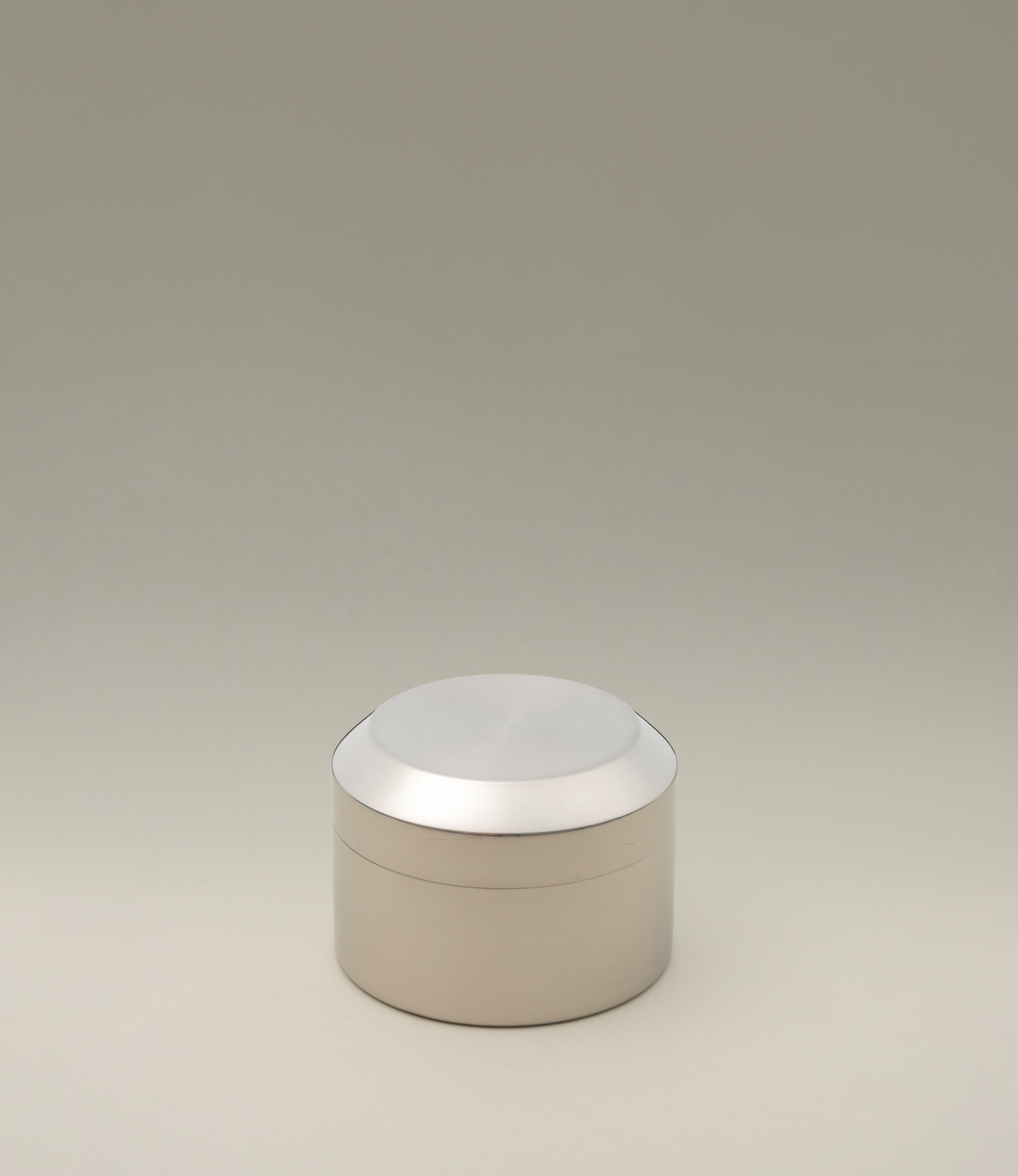 LT Tea Canister from the Japanese brand Kinto. It can hold 250ml of dried products.