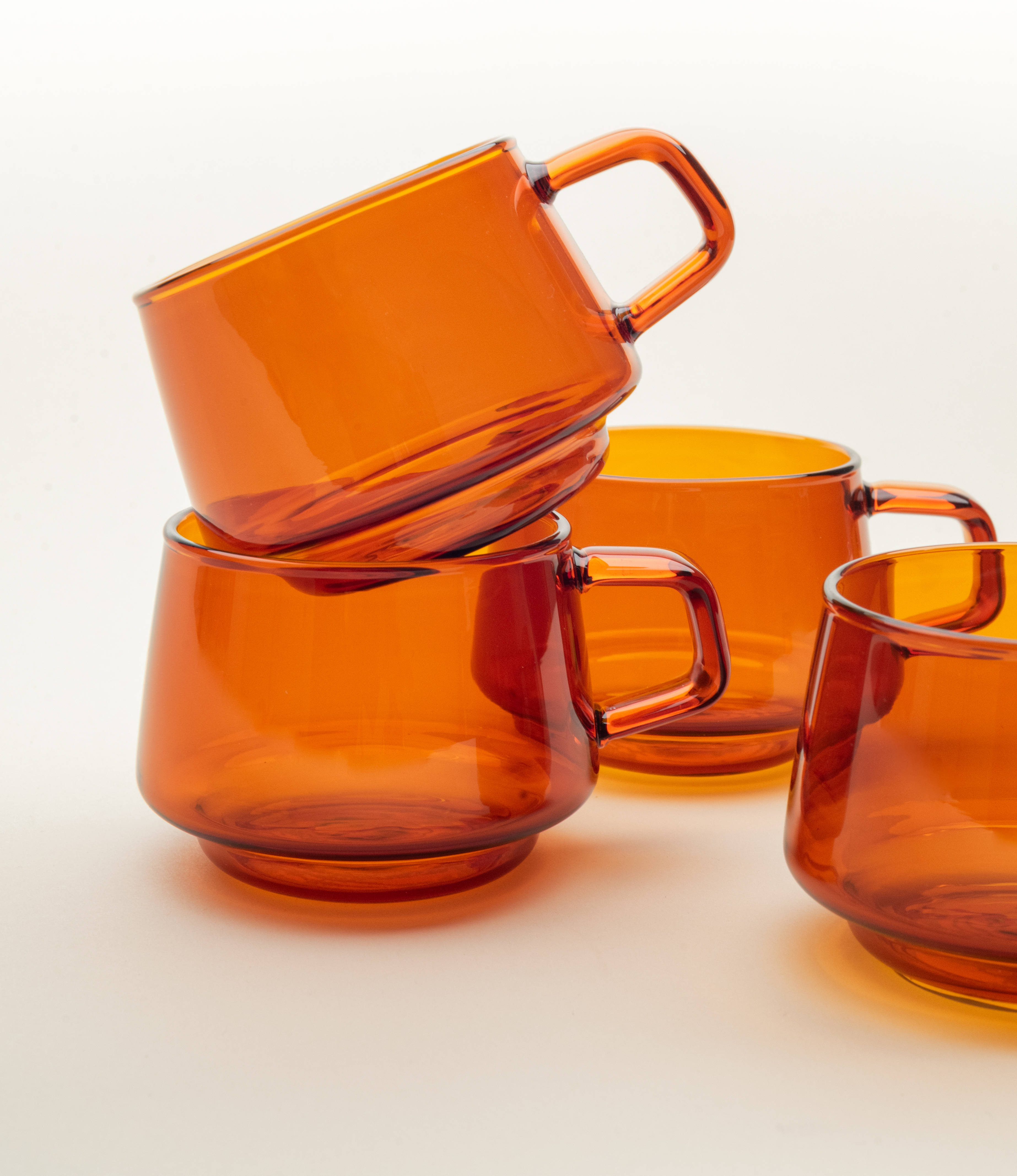 Sepia Cup is a glass mug from the japanese brand Kinto. The item is coming in the popular amber color which fits well the nostalgic shape of the product. The product can hold 270ml of liquid. This is a close-up of the products.