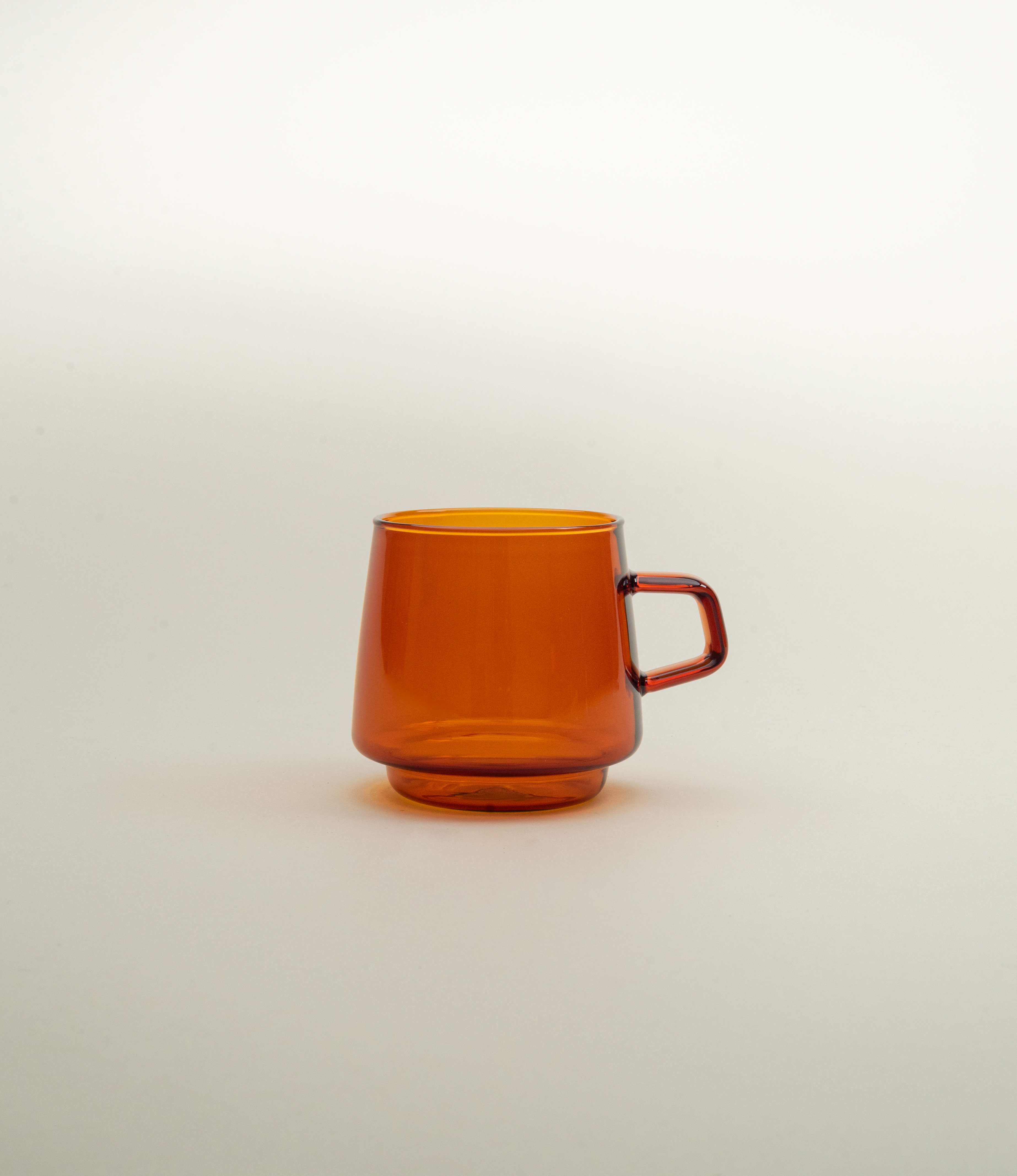 Sepia Mug is a glass mug from the japanese brand Kinto. The item is coming in the popular amber color which fits well the nostalgic shape of the product.