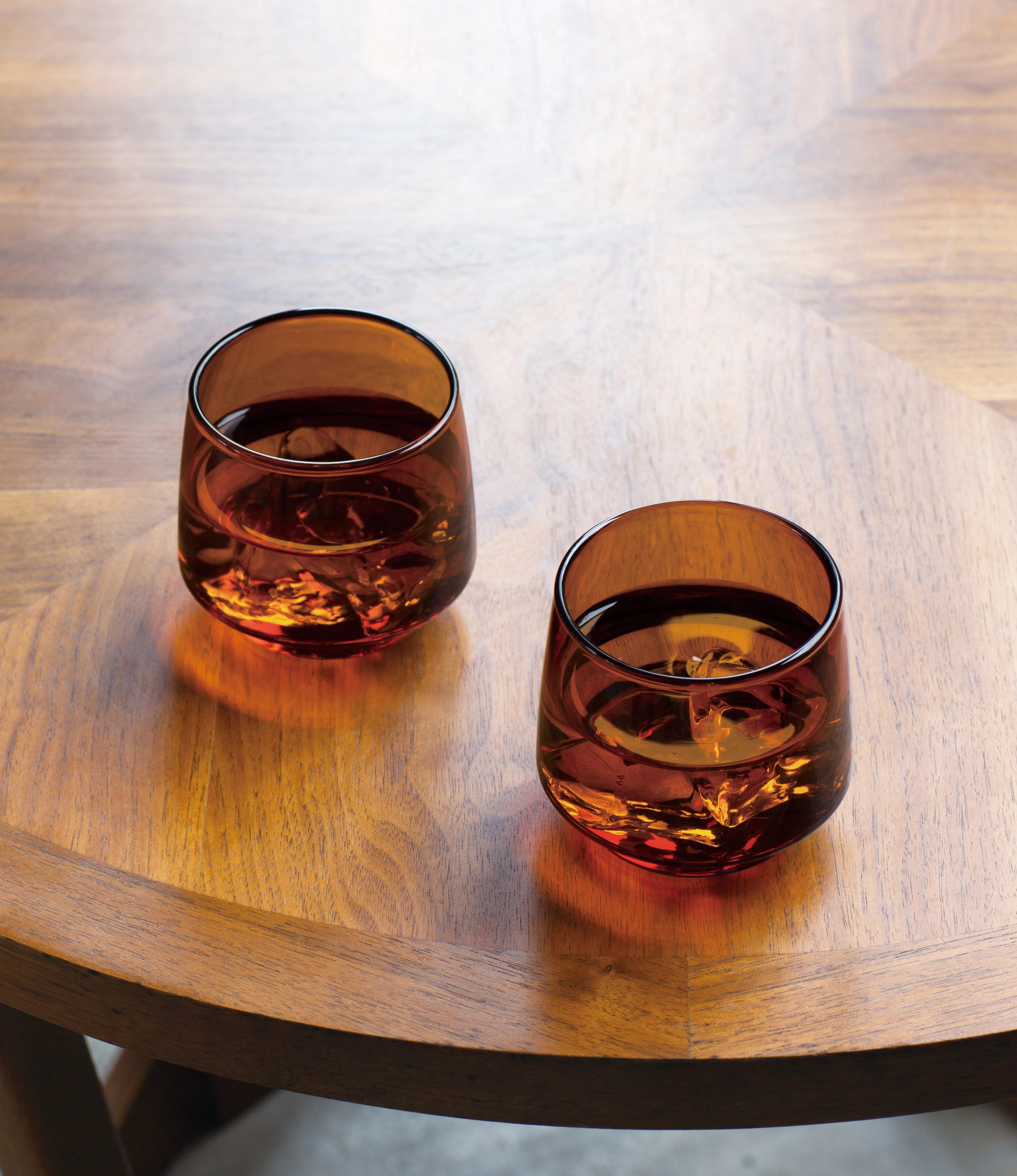 Sepia Tumbler is a glass item from the japanese brand Kinto. The product was made to hold your favorite beverages up to 270 ml. The item has the nostalgic amber color.