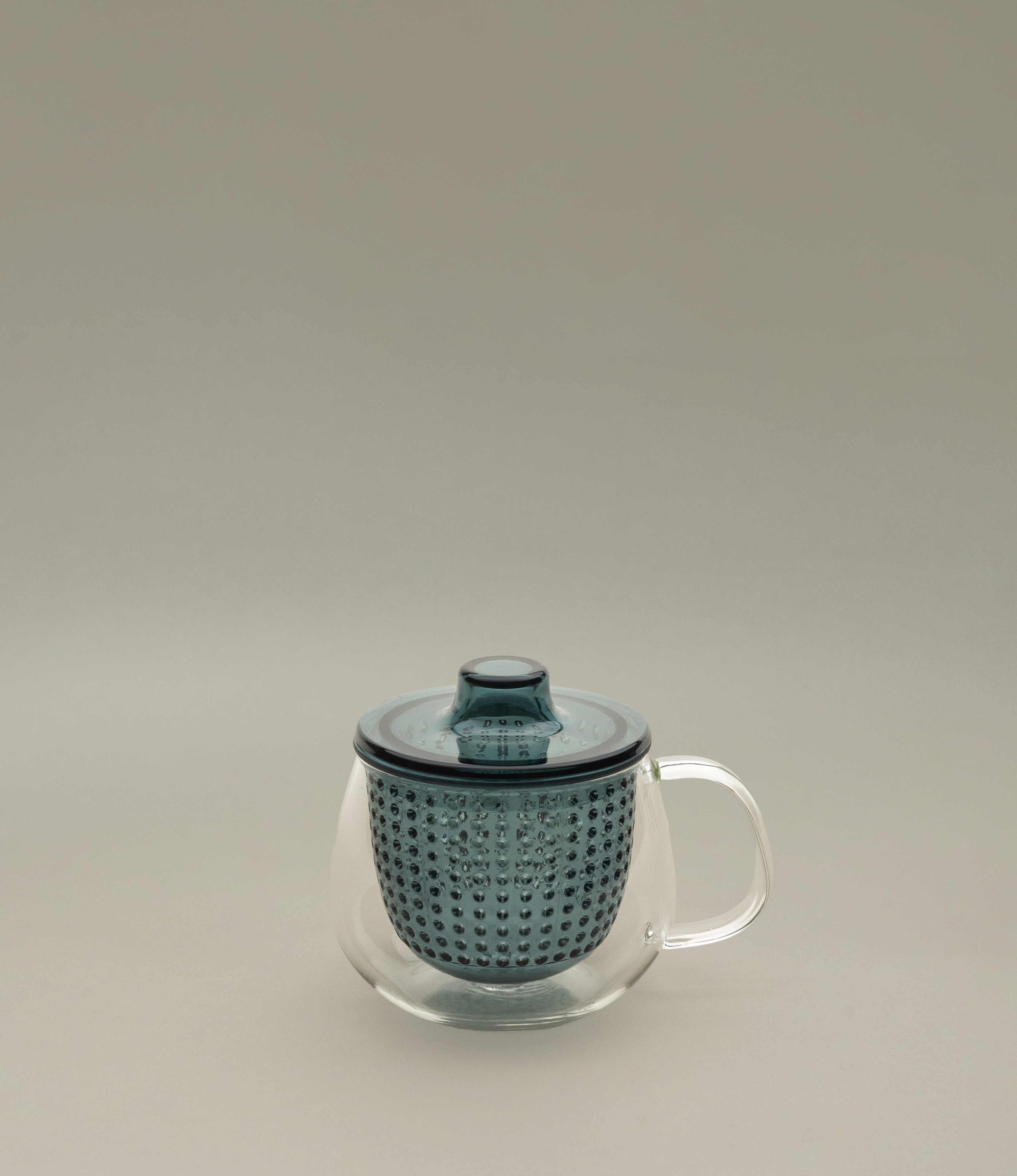 Unimug from the japanese brand 'Kinto' is the perfect mug for you to brew your tea at home.