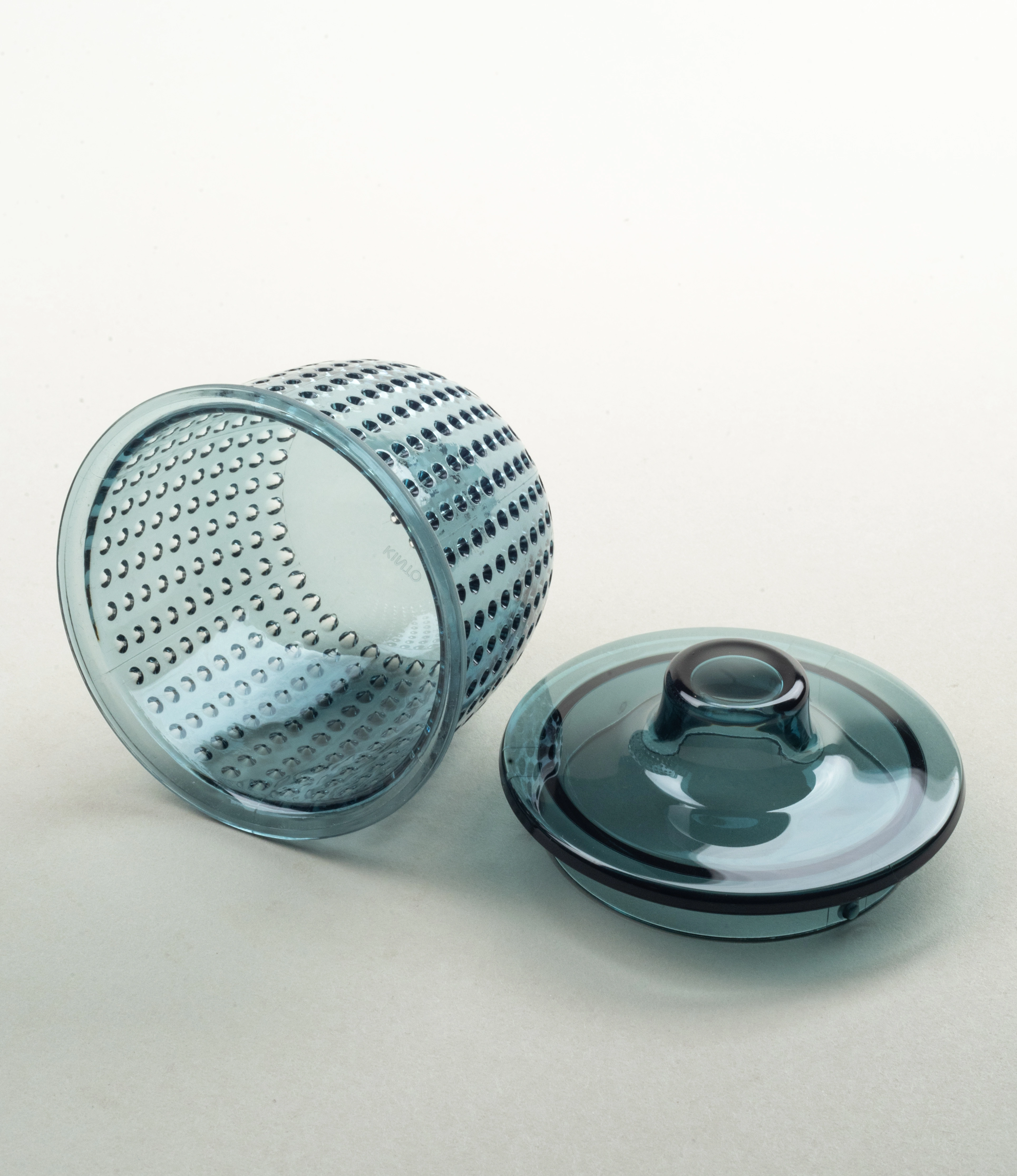 Close shot of the Unimug teapot filter and lid in navy blue