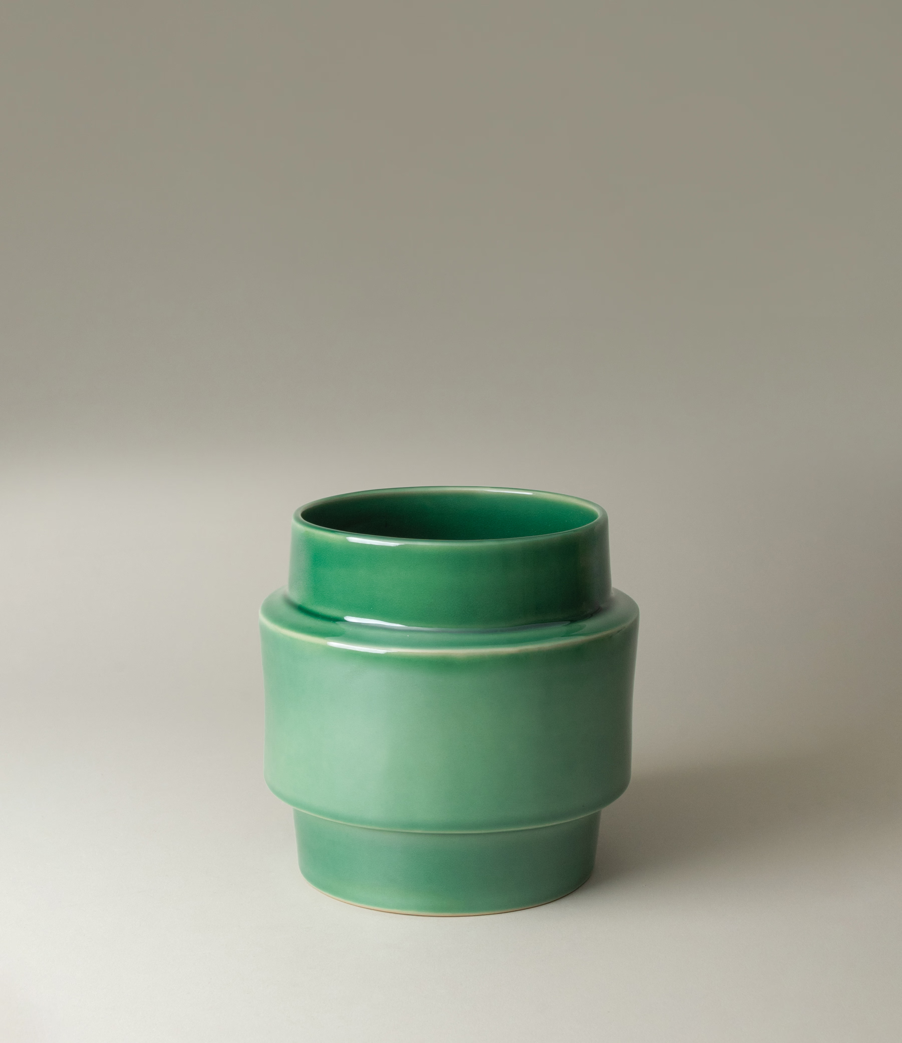 Ne Buoy was designed by Nova Casa Atlantica. The planter has a green color with a glossy glaze. 