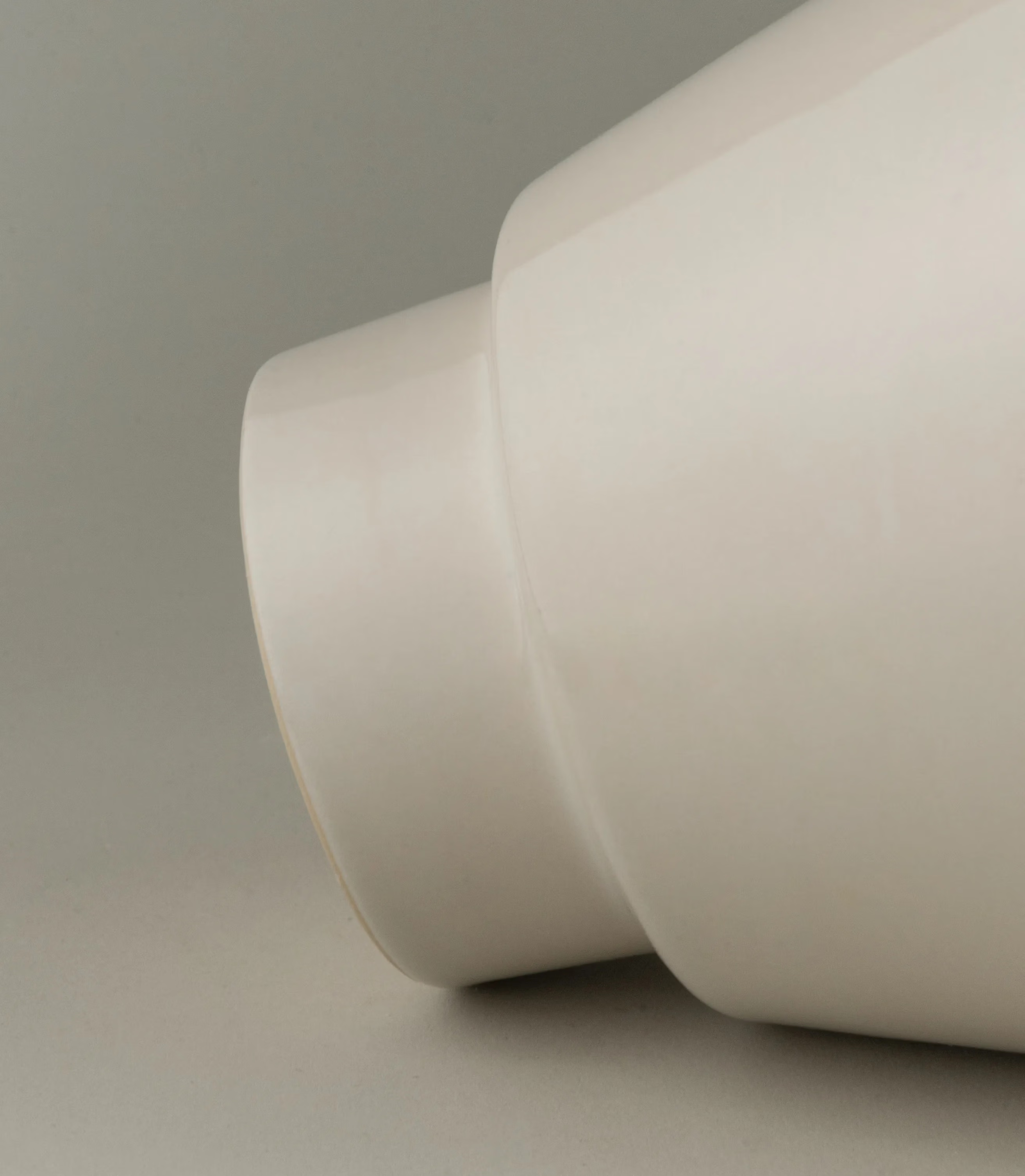 SW Buoy Planter from Nova Casa Atlantica comes in a white color. The product is glazed and has a glossy finishing.