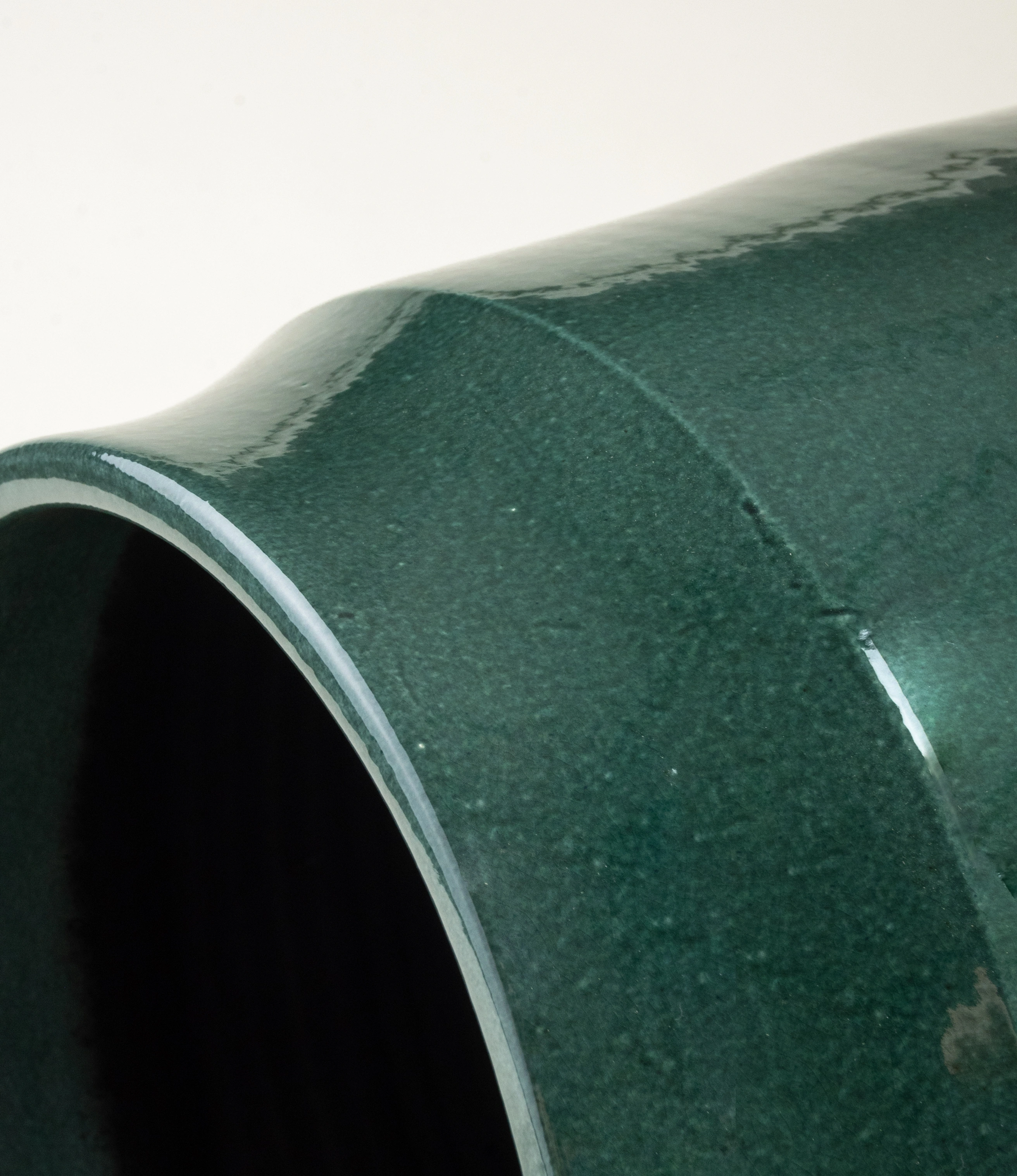 Dark Green Planter from Serax is a large ceramic plant pot. This is a detail photo of the product.