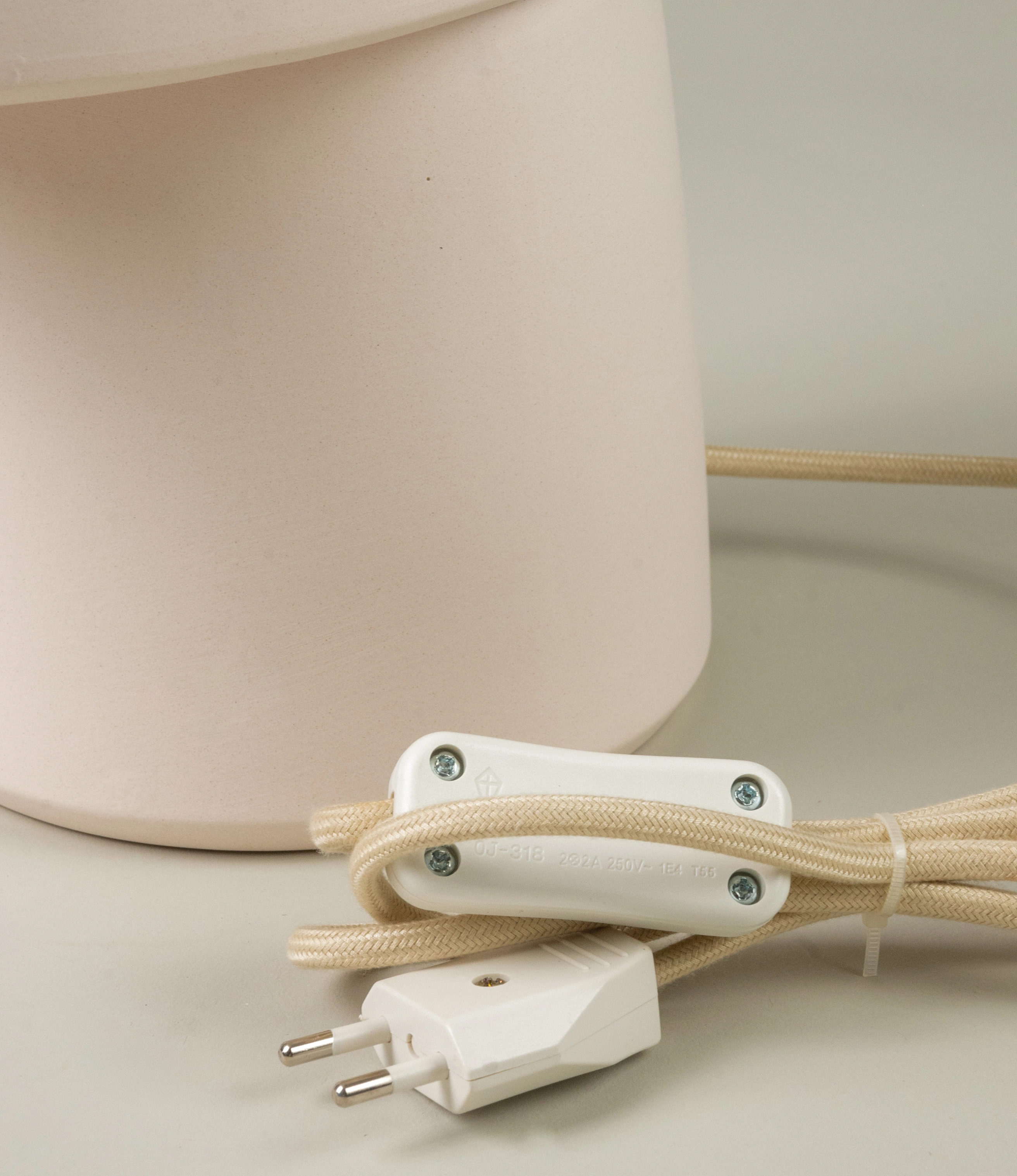 Rome lamp from Serax is a minimal design. The color of the item is off white and has rounded edges. This picture shows the plug.