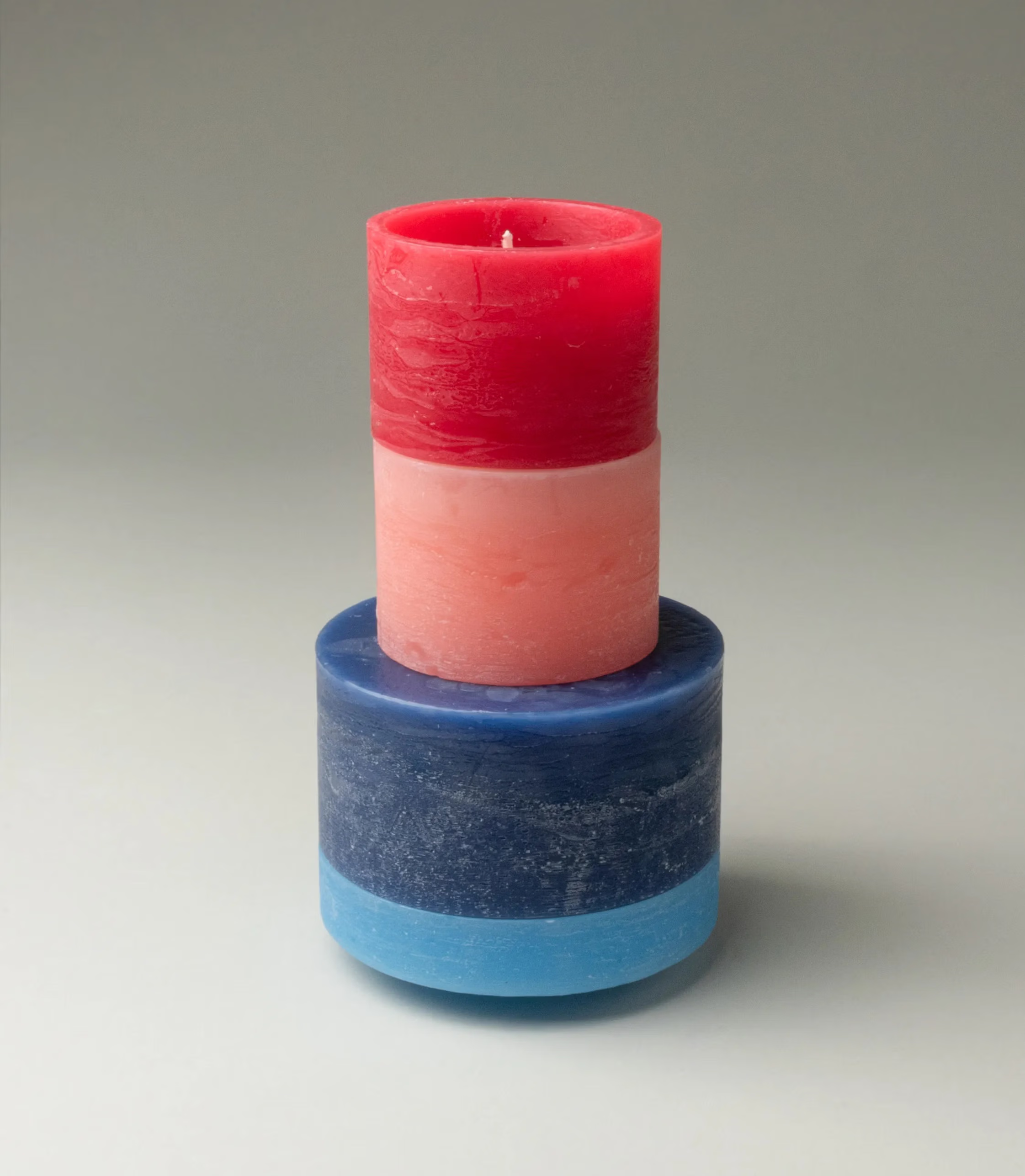 Candl Stack from Stan Editons is a playful item, you can rearrange the parts of the item as you wish. The parts are colored red, rose and blue.