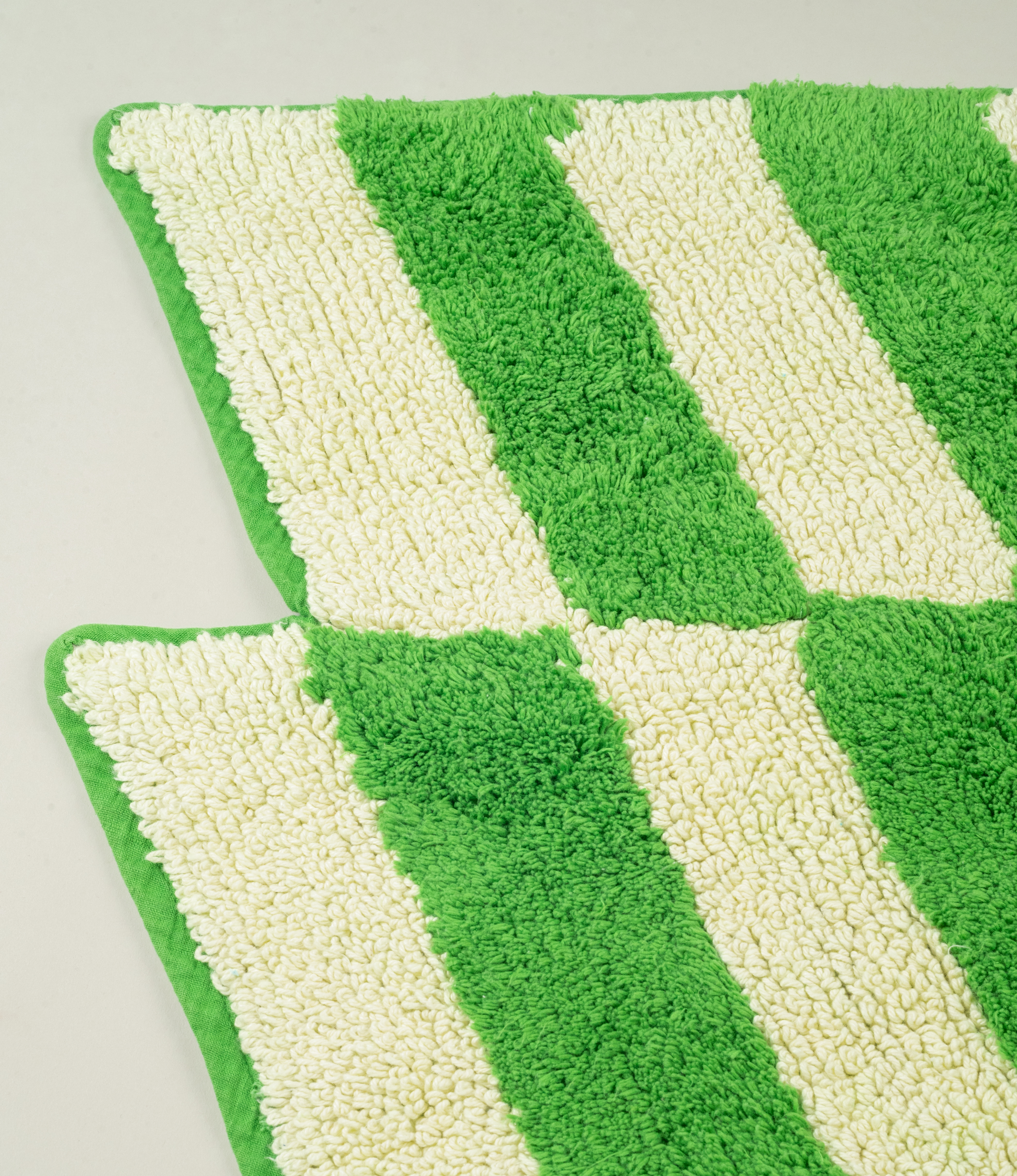 A close-up of the Casette Bathmat’s By Tarta Gelatina unique zigzag edge, showcasing its sculptural design and hand-finished details.