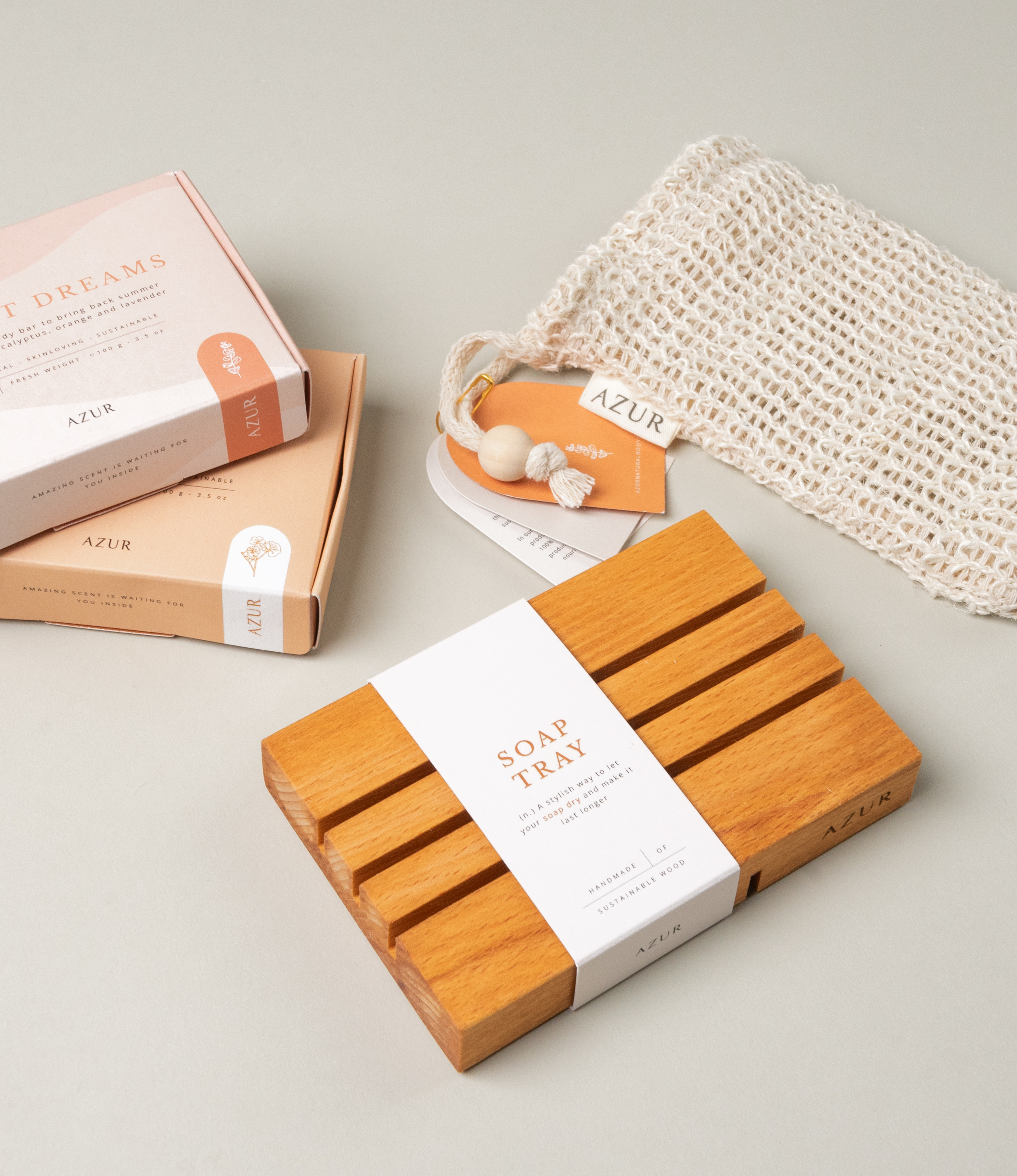 Giftbox from Azur Natural Body Care. The set contains the Wooden Soap Dish,  the Sunset Dreams Natural Soap, The Wild Flowers Natural Soap and a Soap Bag. The products in general have an earthy tone and a natural feel.