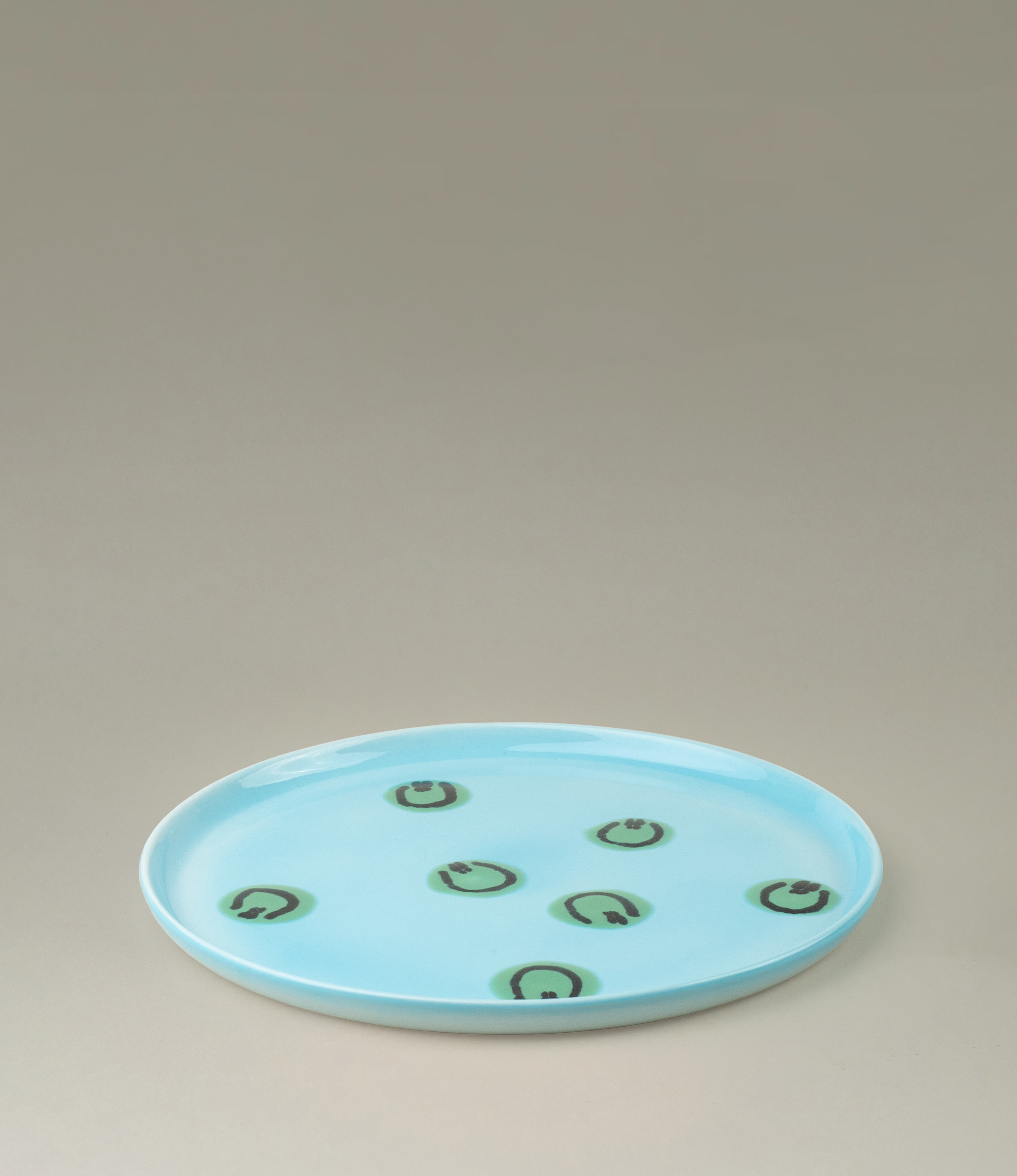 Frizbee Ceramics' Plate coming with the Blue Alien pattern on a light blue base.