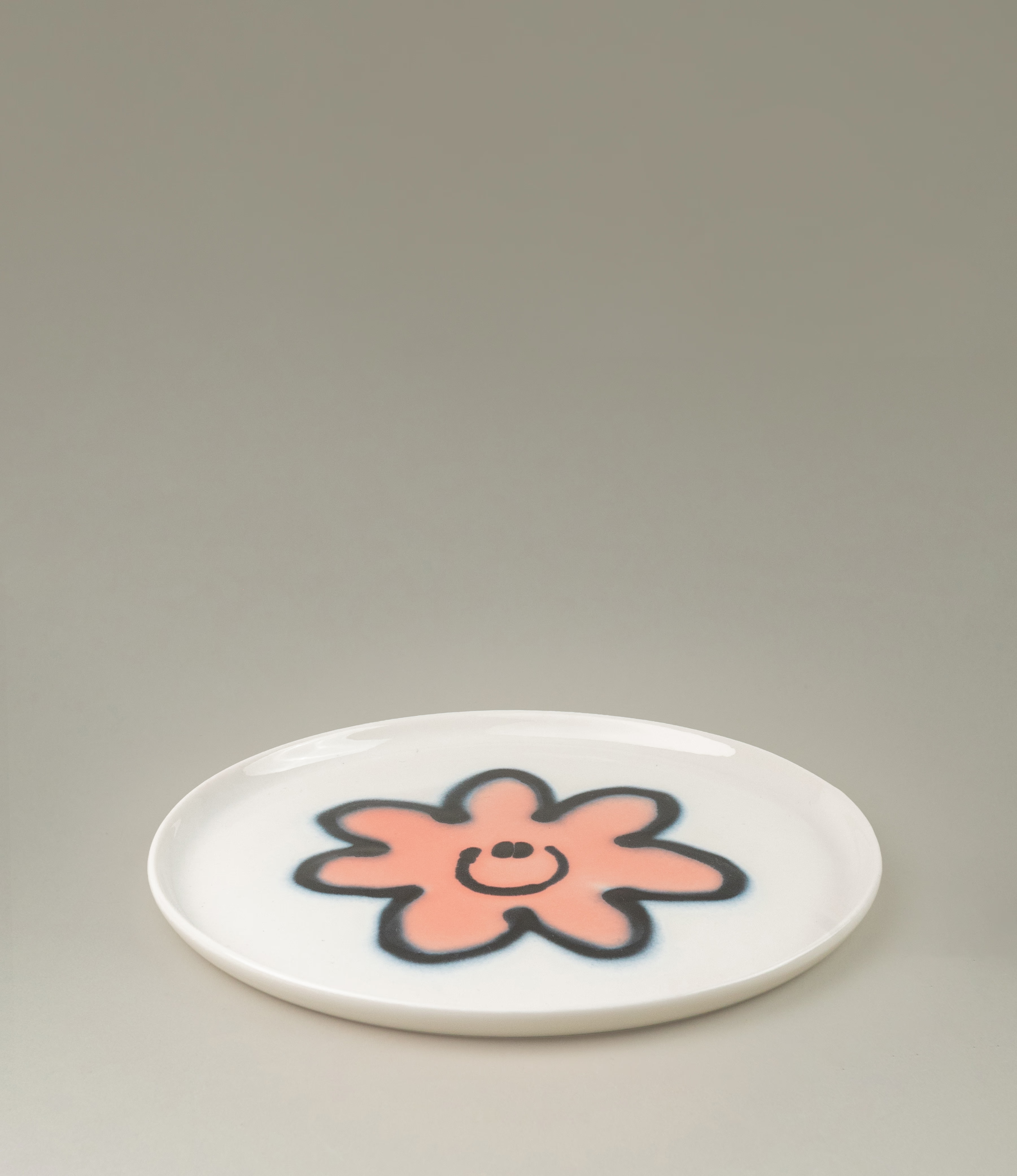 Frizbee Ceramics' Plate coming with the Peach Carne pattern on a white base.