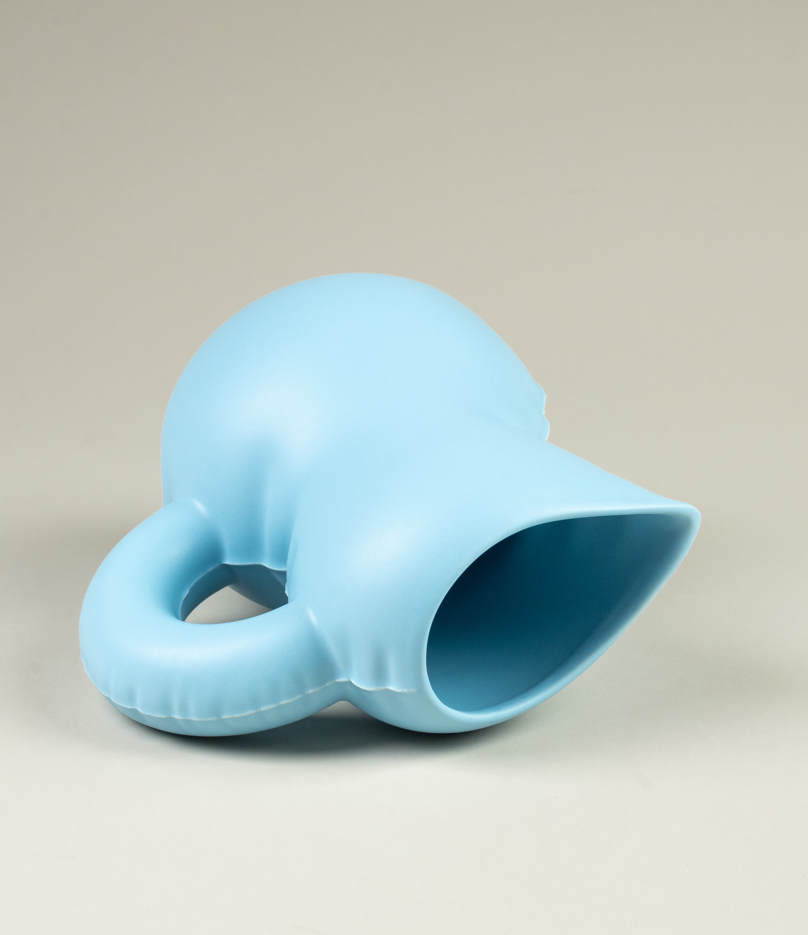 Jug called 'Emily' from Home Studyo comes in the soothing sky blue color. The product looks like an inflated balloon but was made from ceramic.