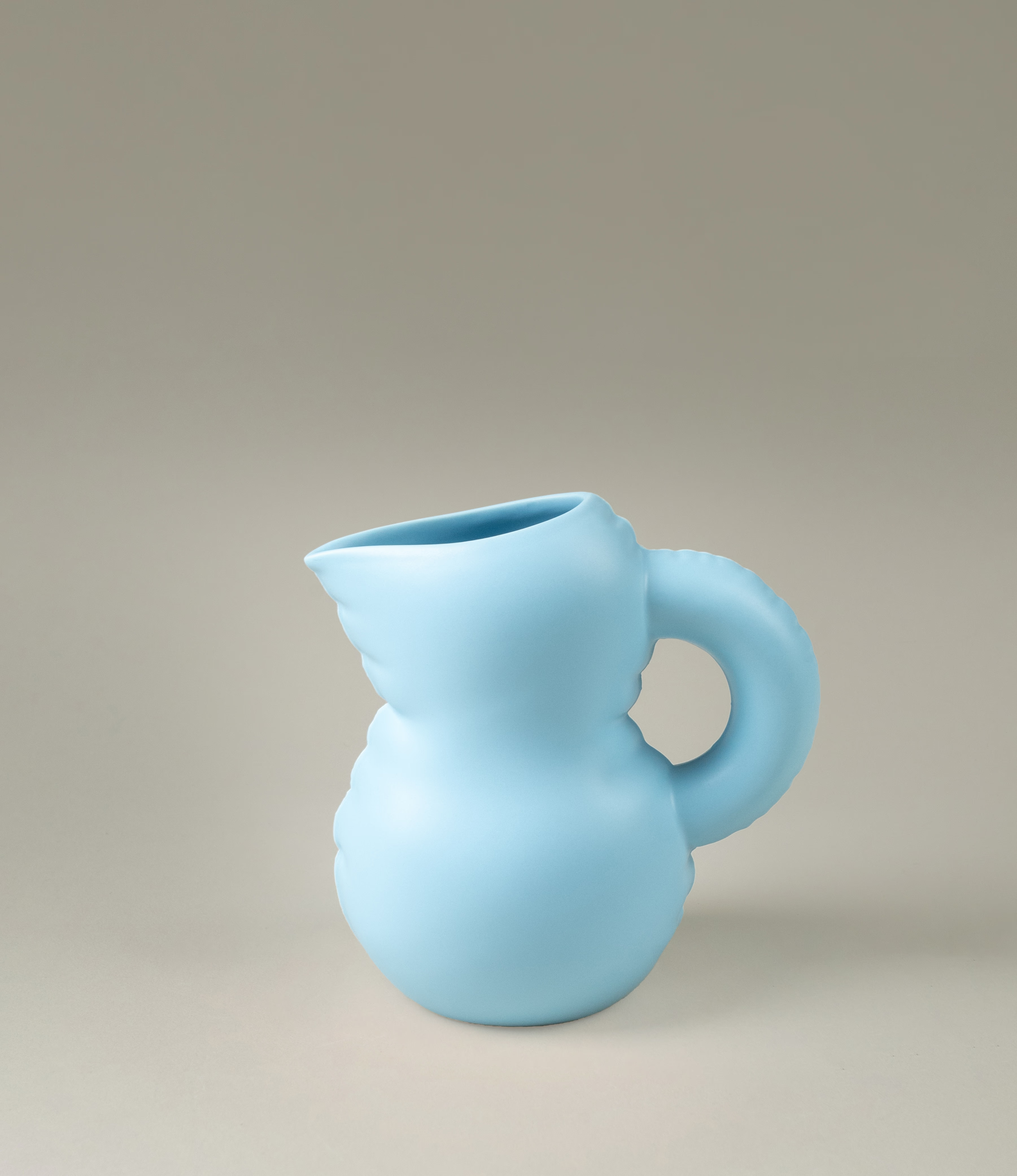 Jug called 'Emily' from Home Studyo comes in the soothing sky blue color. The product looks like an inflated balloon but was made from ceramic.