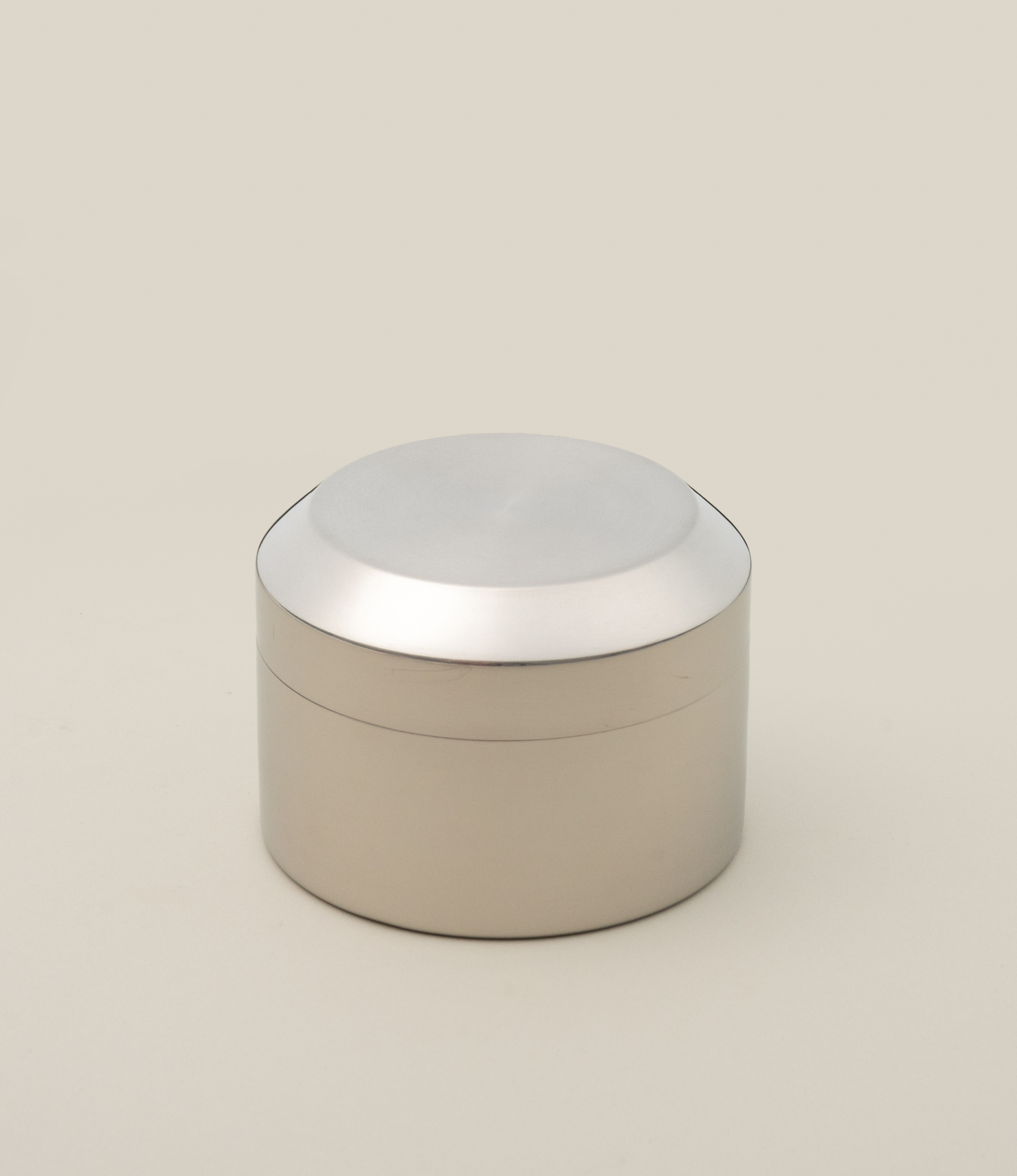 LT Tea Canister from the Japanese brand Kinto. It can hold 250ml of dried products.