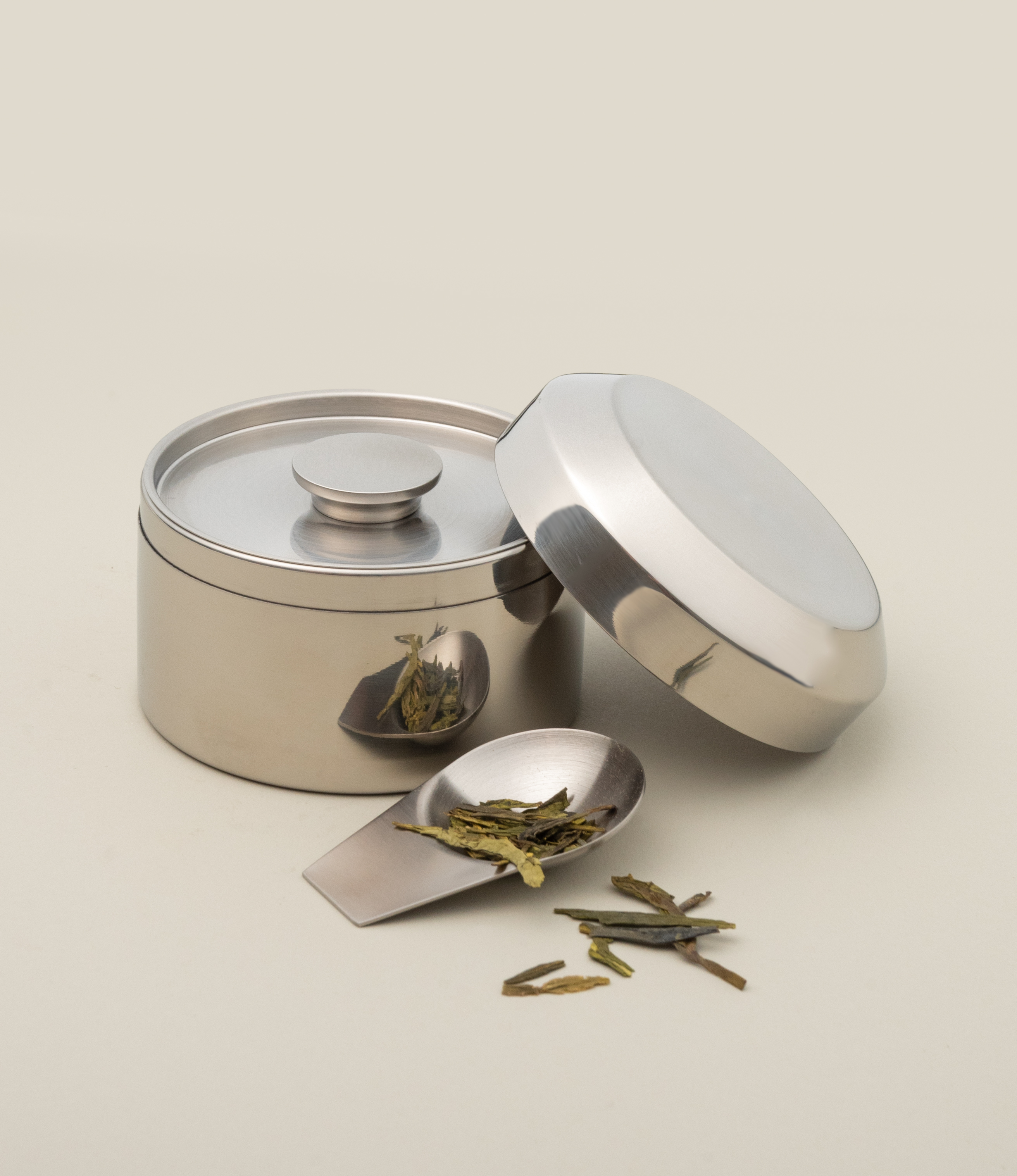 Stainless Steel LT Tea Canister from the Japanese brand Kinto. The small sized item can hold 250ml of your favorite tea leaves or coffee beans. In this picture you can see it paired with the LT Tea Spoon from Kinto.