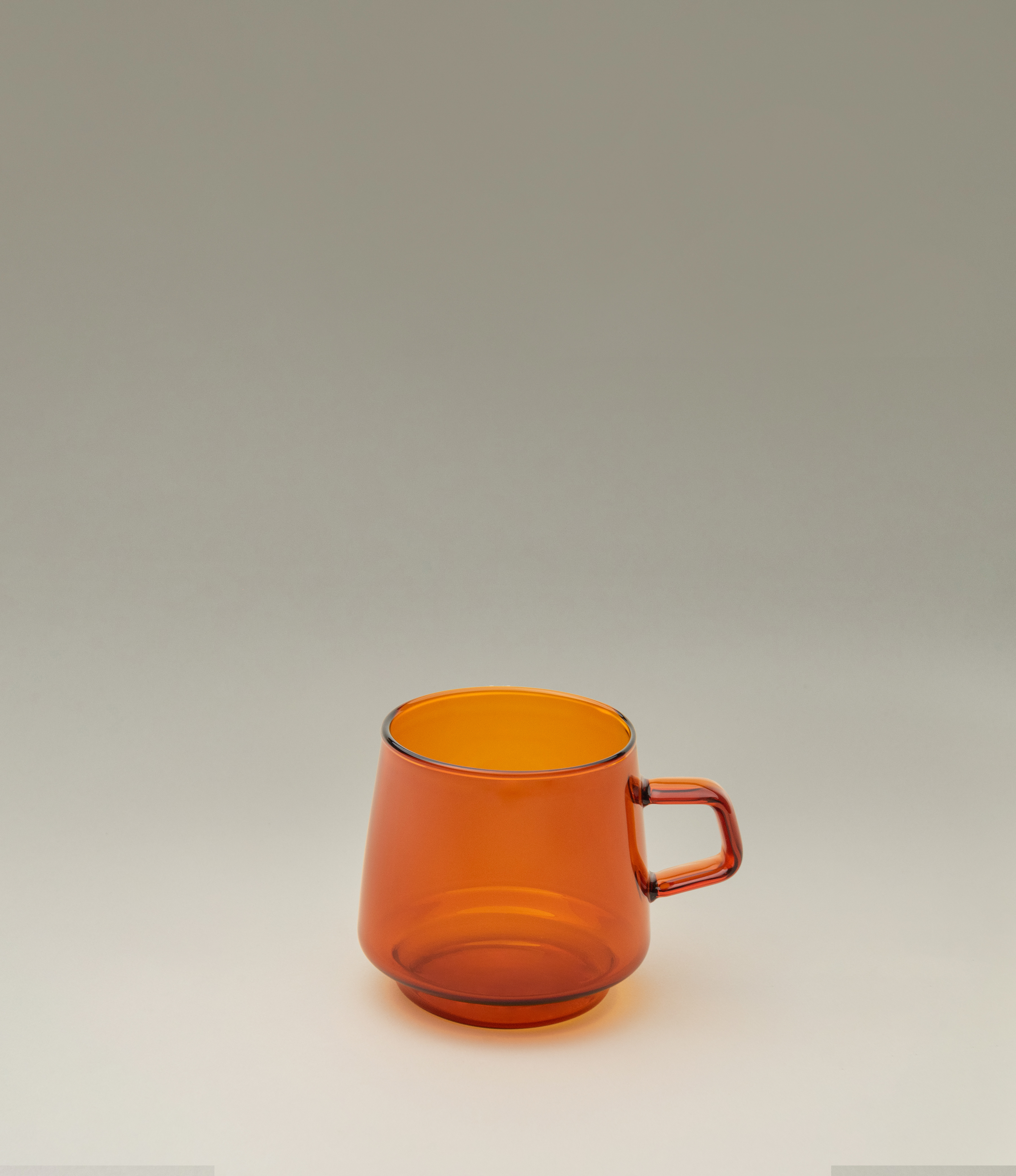 Sepia Mug is a glass mug from the japanese brand Kinto. The item is coming in the popular amber color which fits well the nostalgic shape of the product.