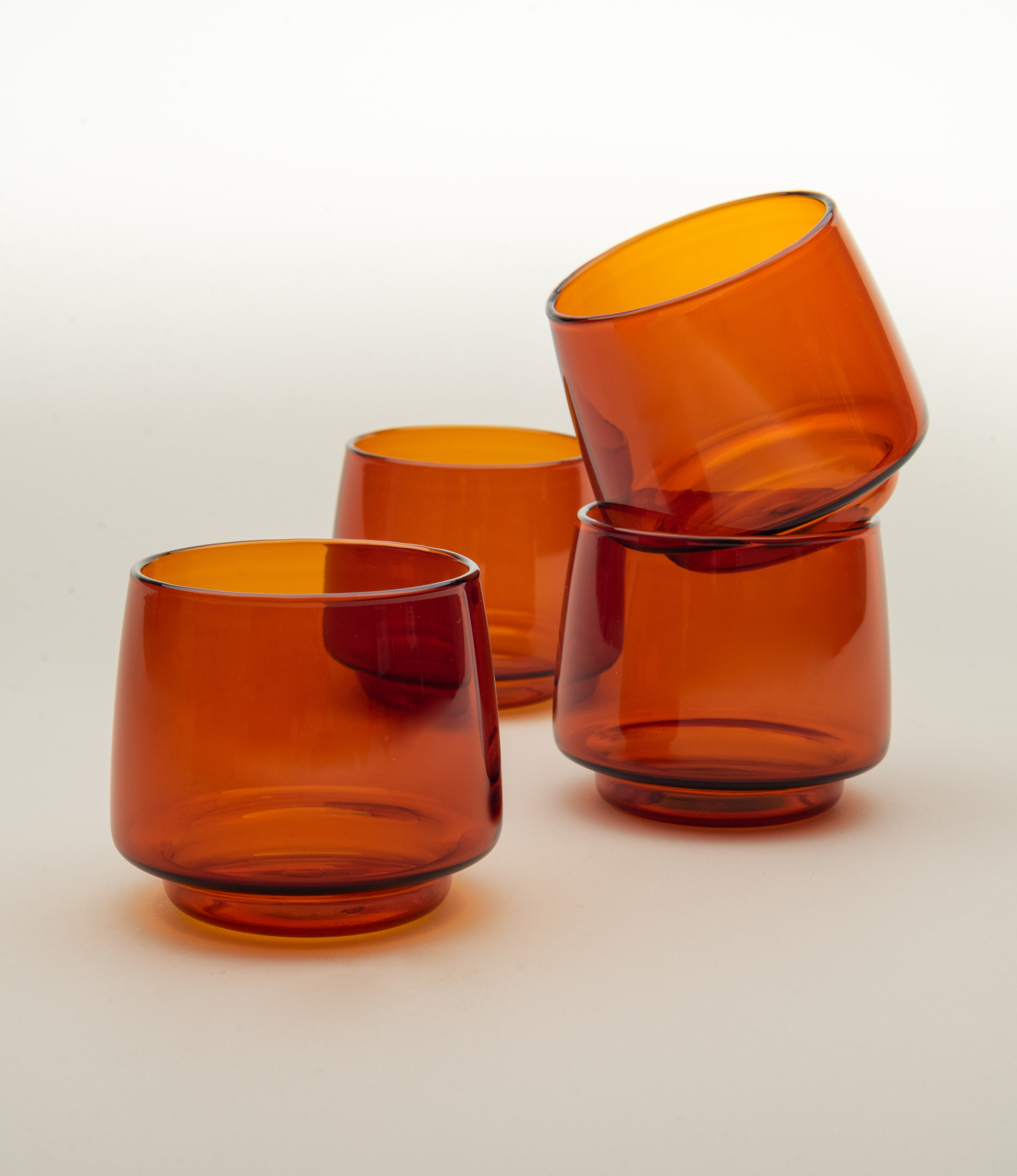 Kinto's Sepia Tumber comes in the trending amber color. The tumbler is perfect for any hot or cold beverage. The item can hold 270ml of liquid. The shape is slightly goes inwards from the bottom to the top, so its comfortable to hold.