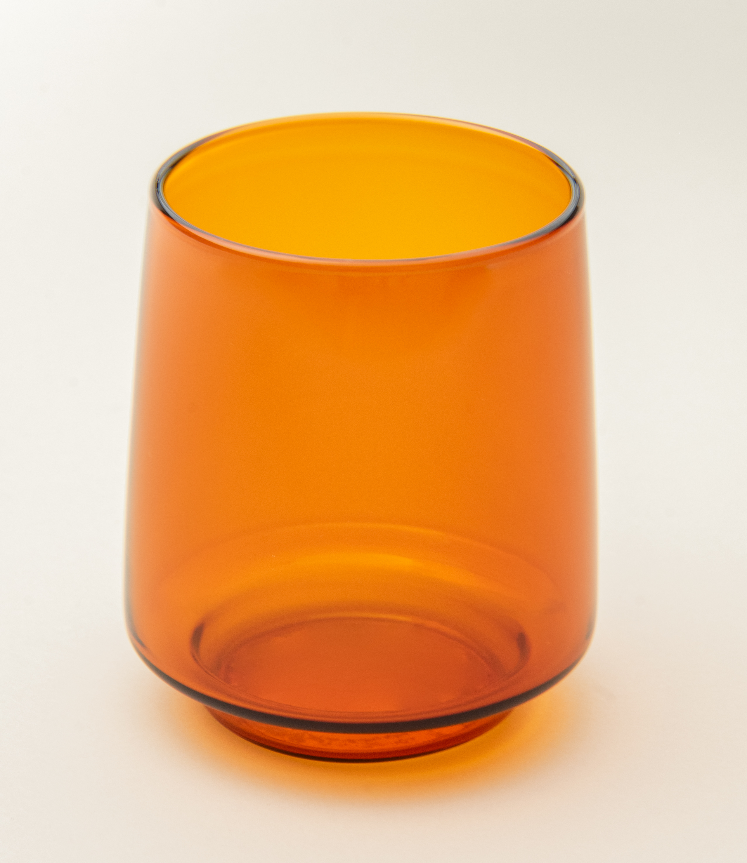 Sepia Tumbler is a glass item from the japanese brand Kinto. The product was made to hold your favorite beverages up to 370 ml. The item has the nostalgic amber color.