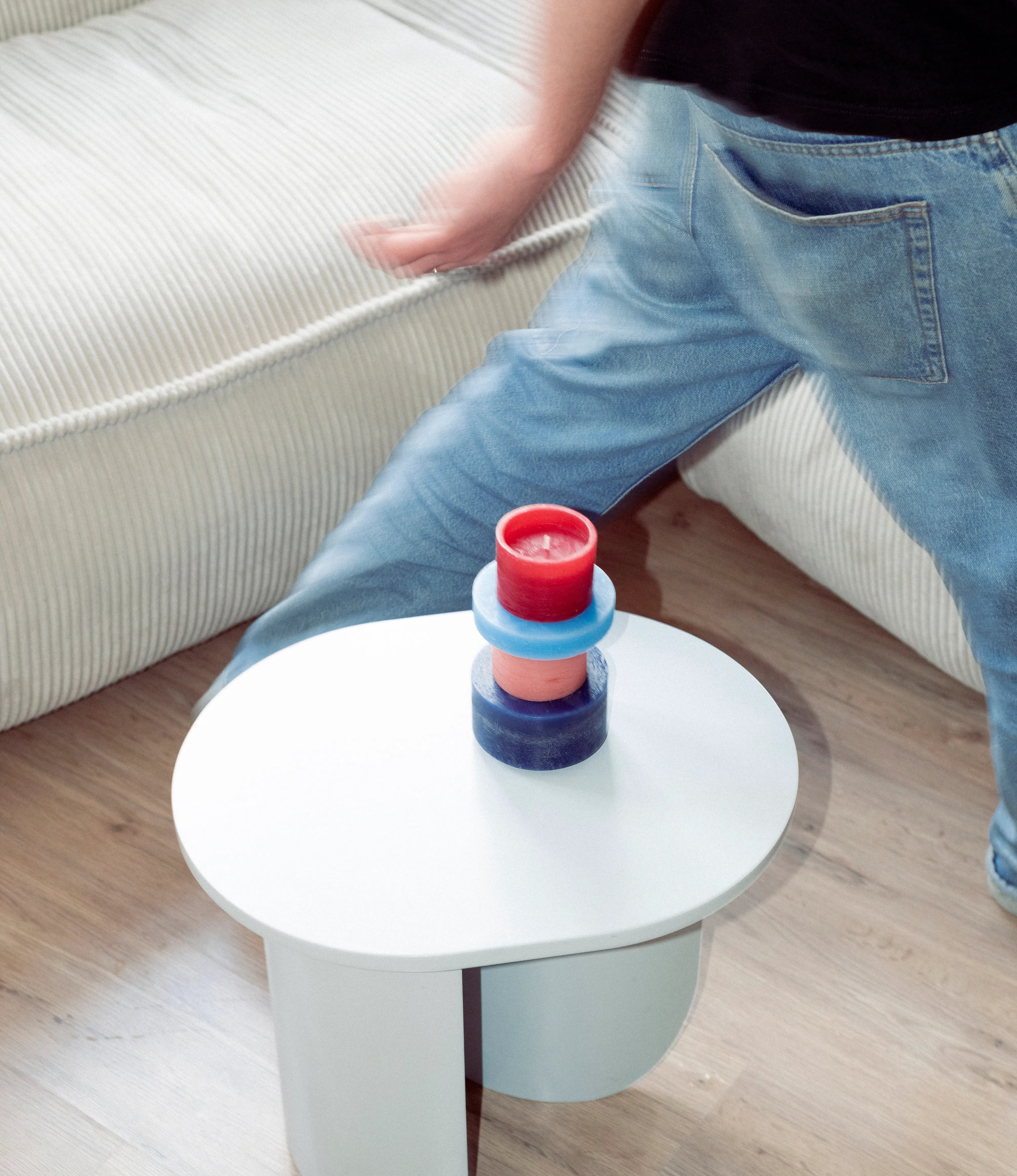 Candl Stack Blue and Red from Stan Editions. In the picture the product is placed on a coffee table and you can see a person passing by.