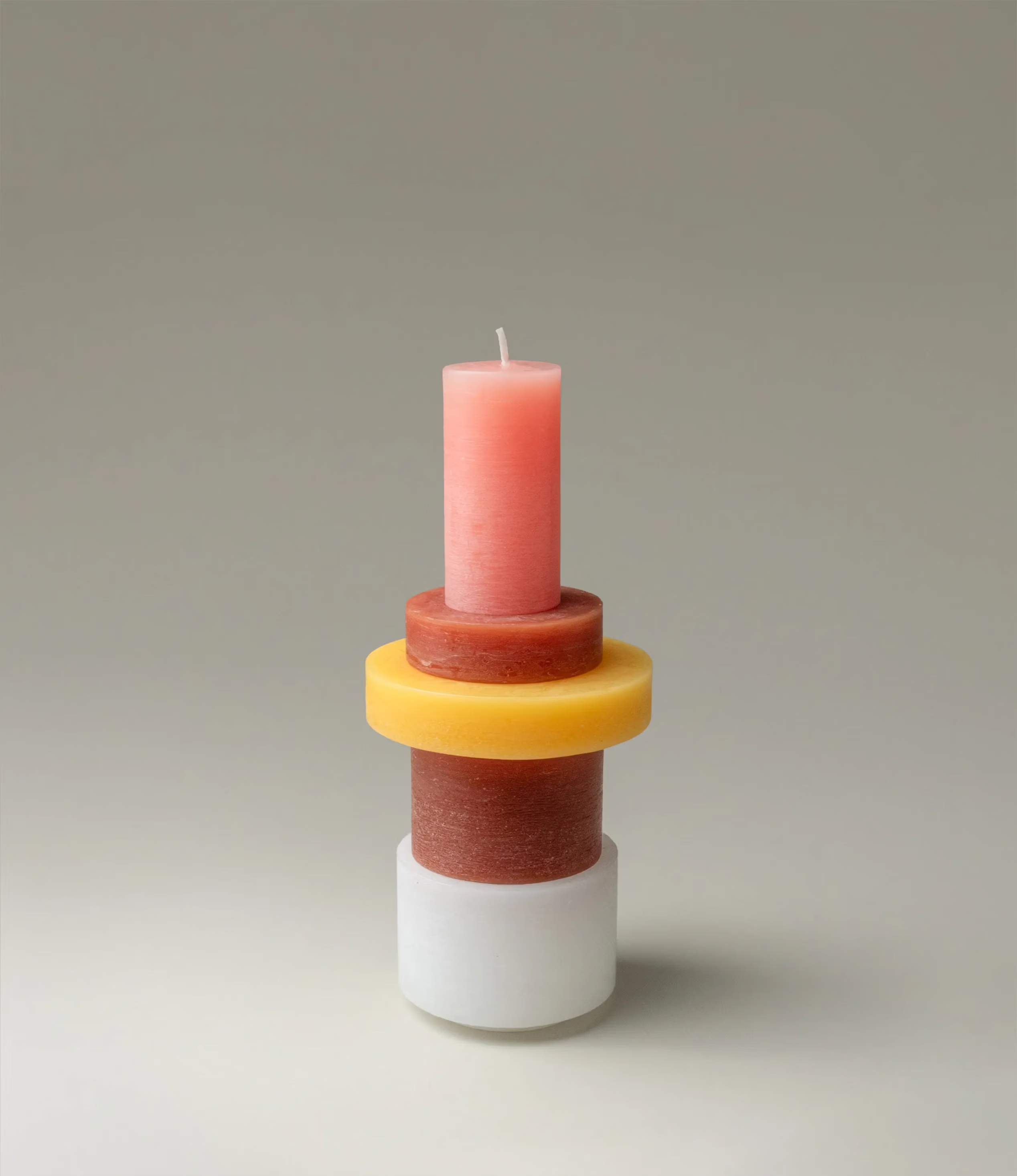 Candl Stack is a playful candle from Stan Editions. This particular piece comes in the colors of yellow, white, dark brown and peach. The candle is made of 5 elements, which you can arrange in many ways.