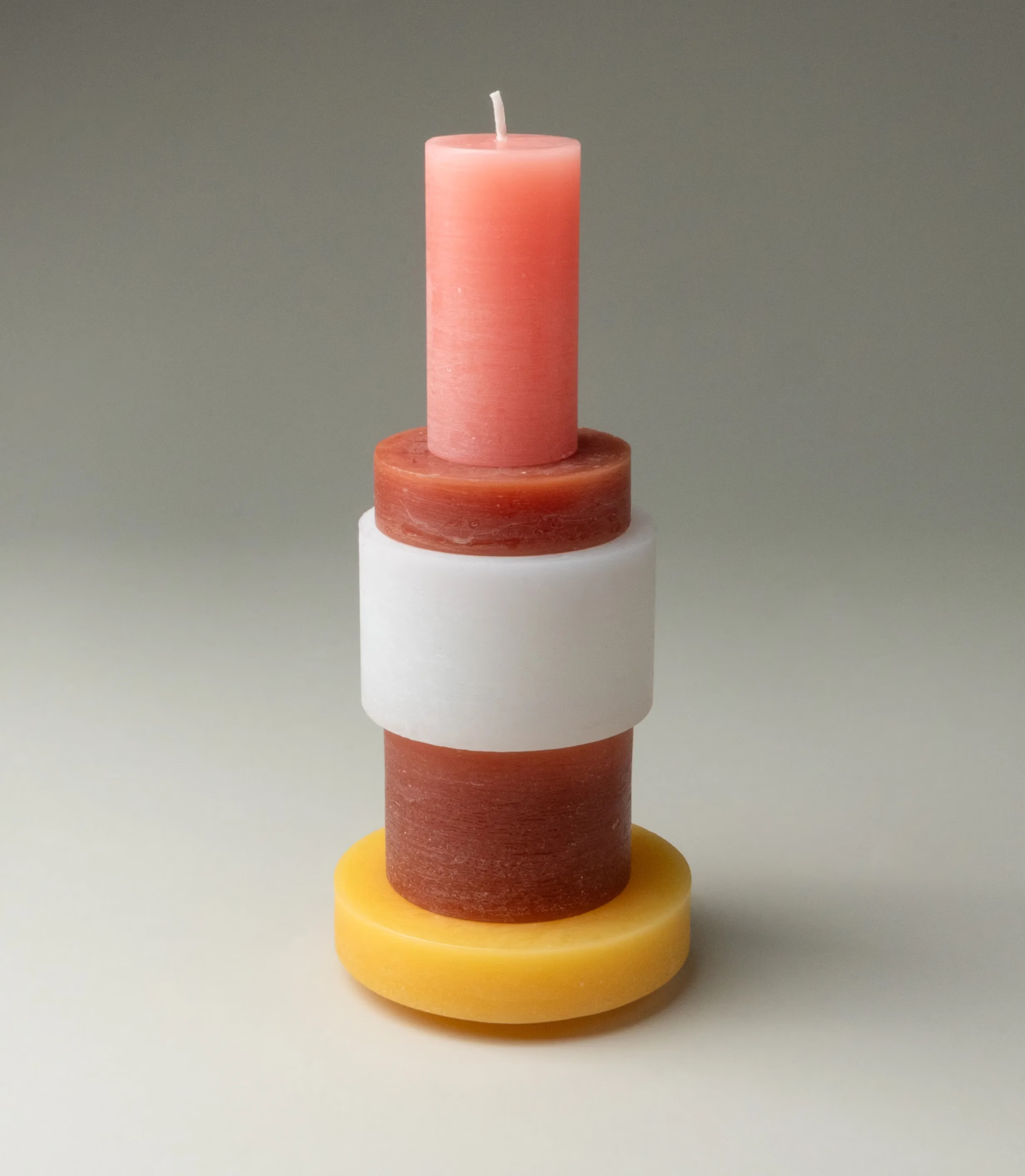 Candl Stack is a playful candle from Stan Editions. This particular piece comes in the colors of yellow, white, dark brown and peach. The candle is made of 5 elements, which you can arrange in many ways.