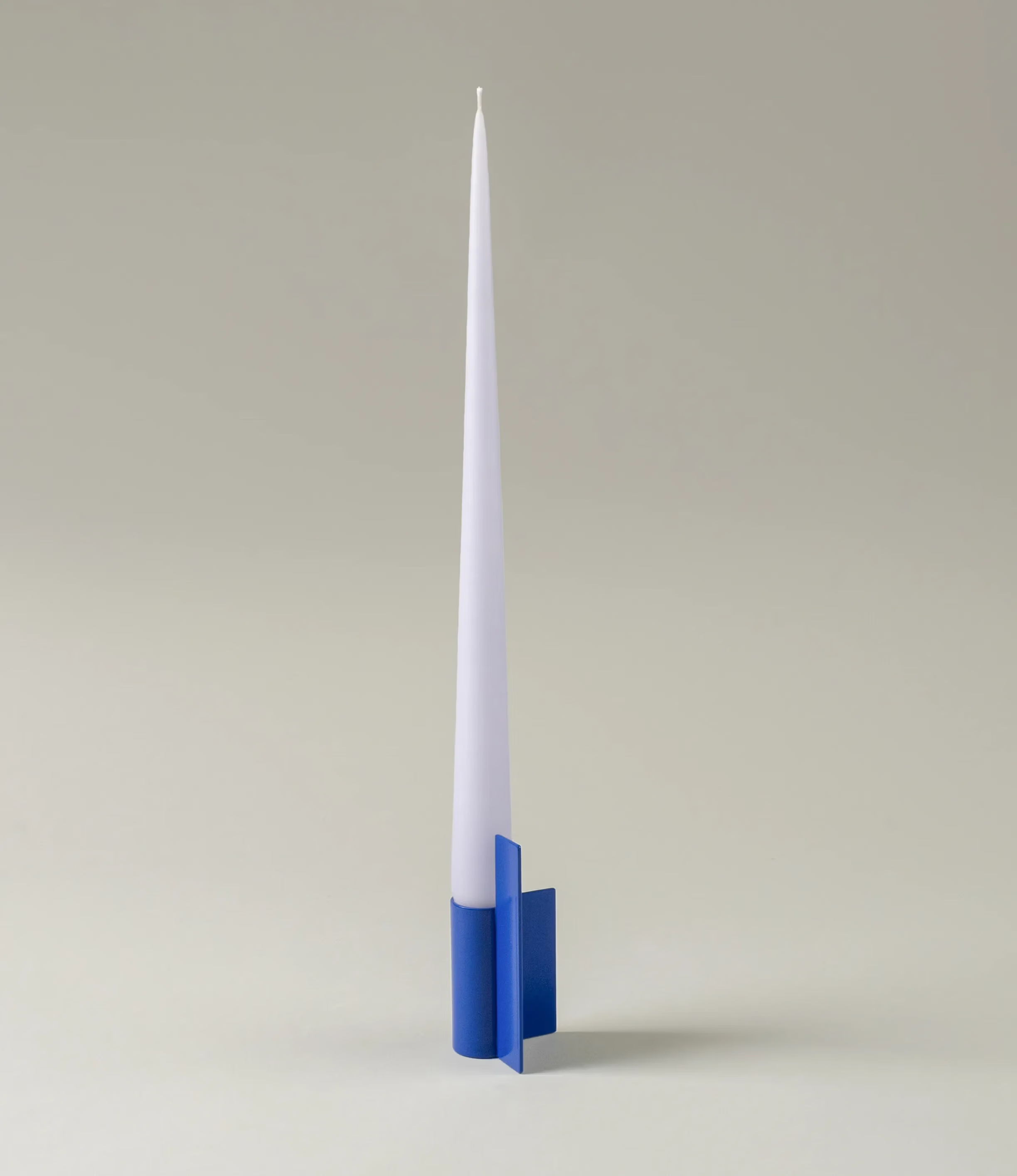 Icon Iysestage 03 from Stences is a candleholder made for taper candles. This picture shows the blue variant of this item. The steel material has a glossy surface which emphasize the soft geometric shapes of the product in question. 